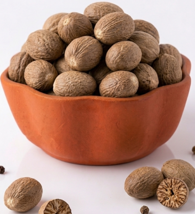 Jathikkai (Nutmeg)